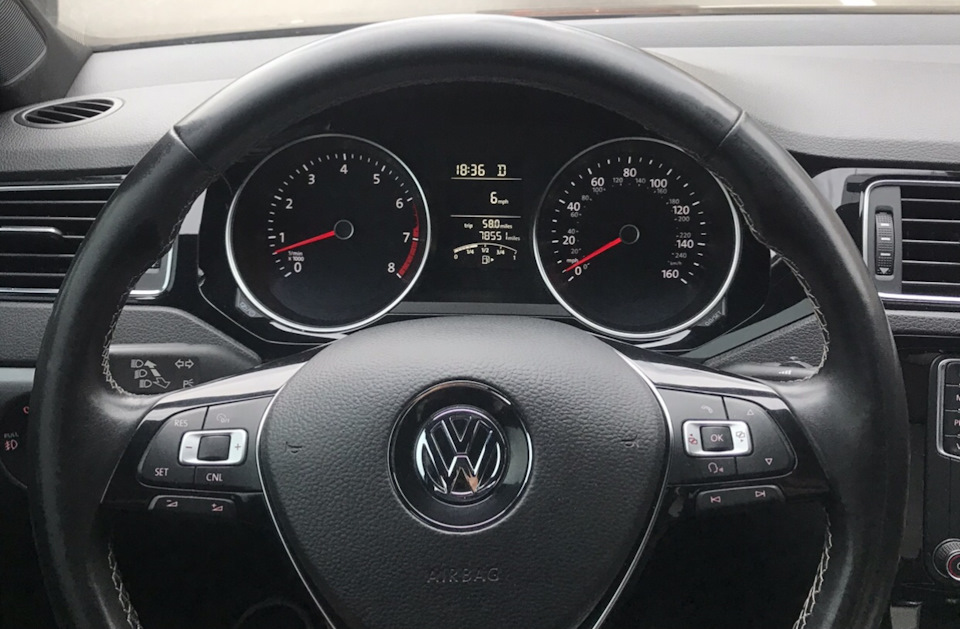 Приладова панель на Jetta 6 USA 3