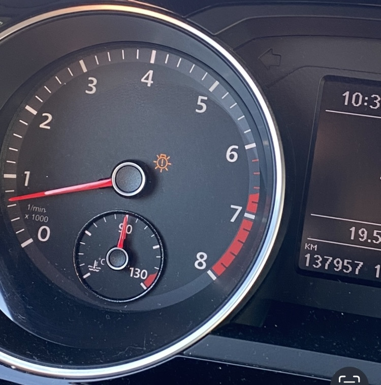 Заміна лампи в передній фарі. Jetta 6 1