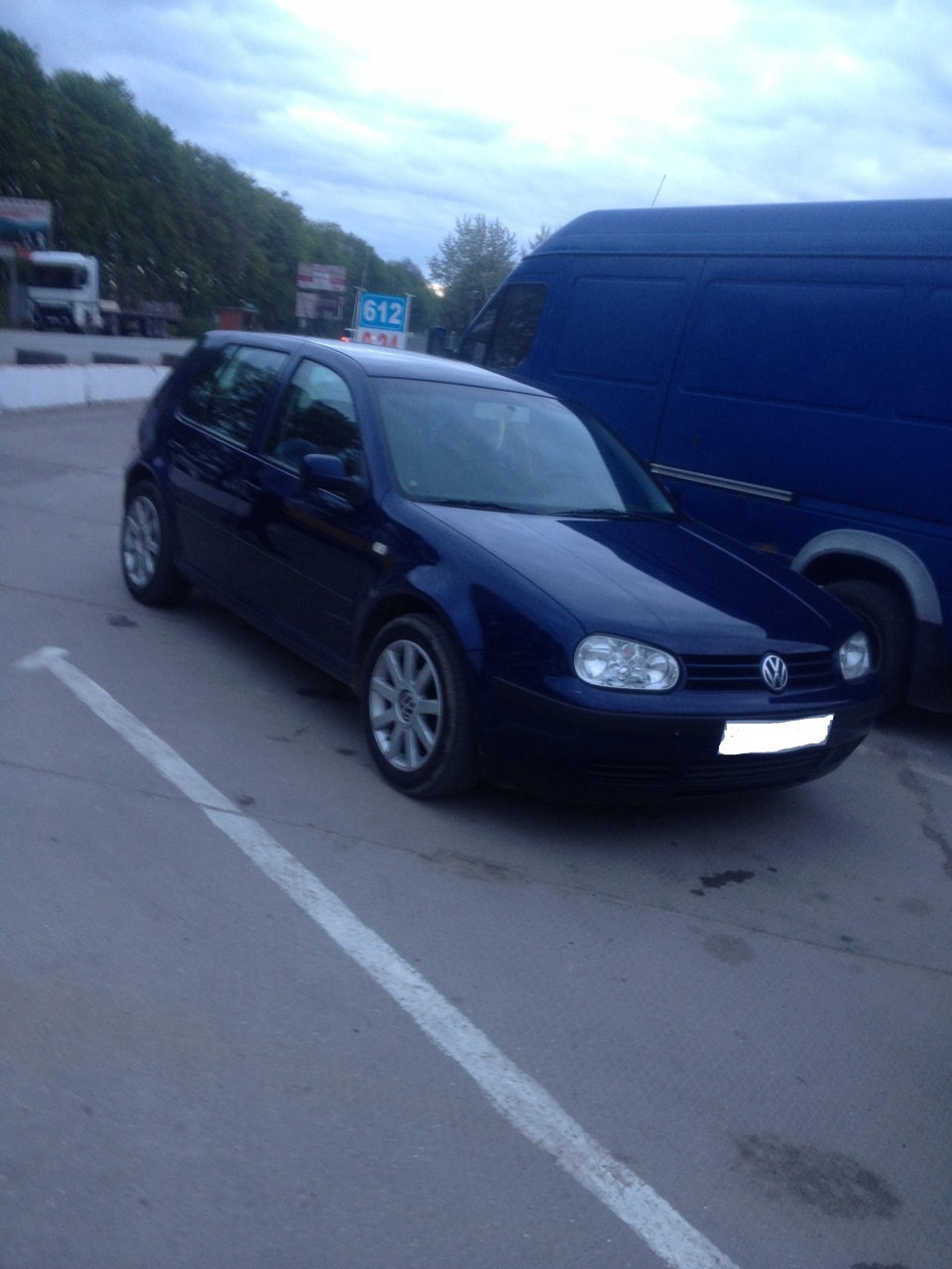 Volkswagen GOLF4)) 1