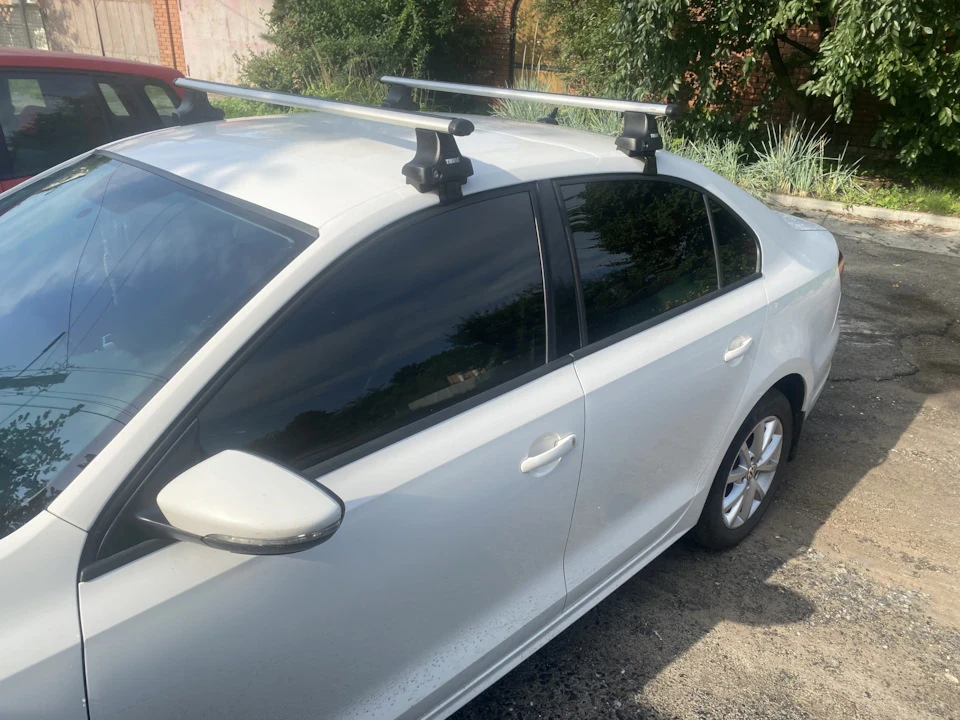 Поперечки Thule та кошик на дах VW JETTA