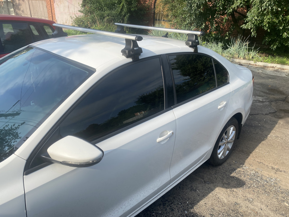 Поперечки Thule та кошик на дах VW JETTA 1