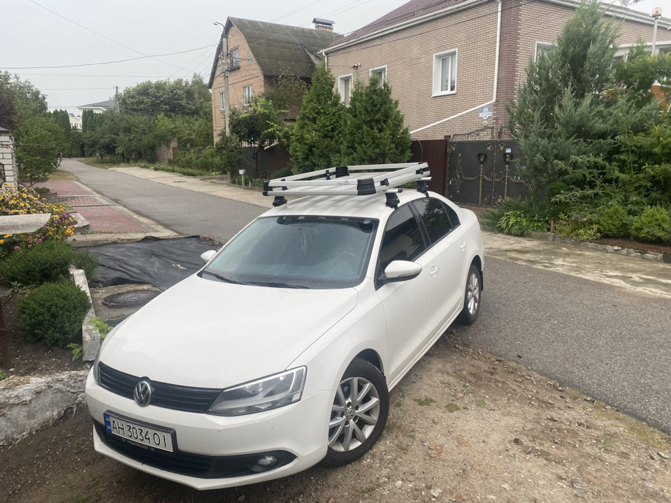 Поперечки Thule та кошик на дах VW JETTA 4