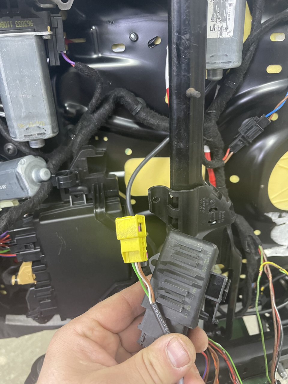 Адаптація електрики та підігріву сидінь Porsche Macan GTS у VW Jetta mk5 2