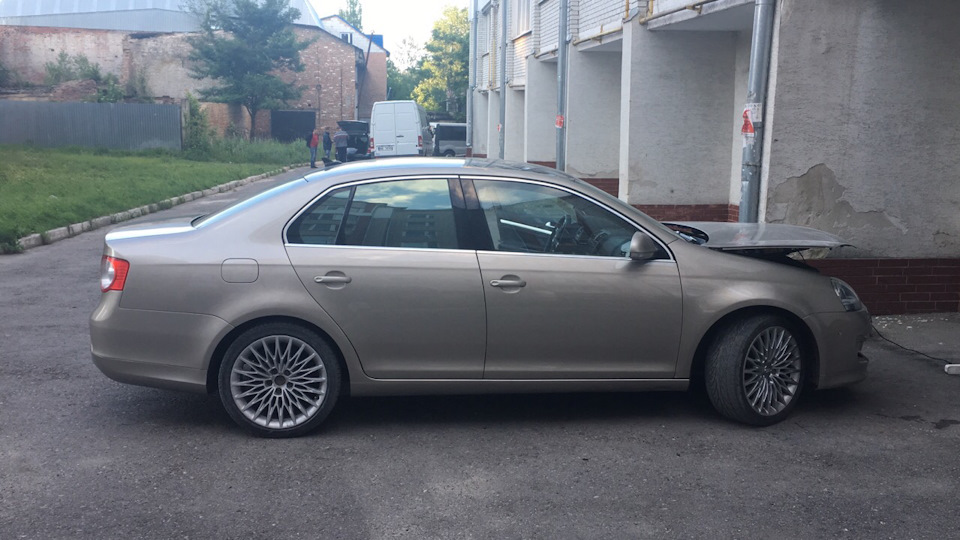 Частка комплектації від Jetta Sportline 1