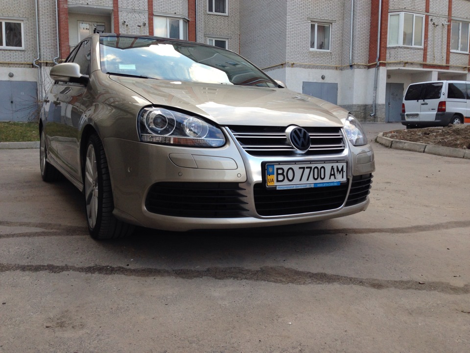 Залишаю собі не продам)) бампер r32 4