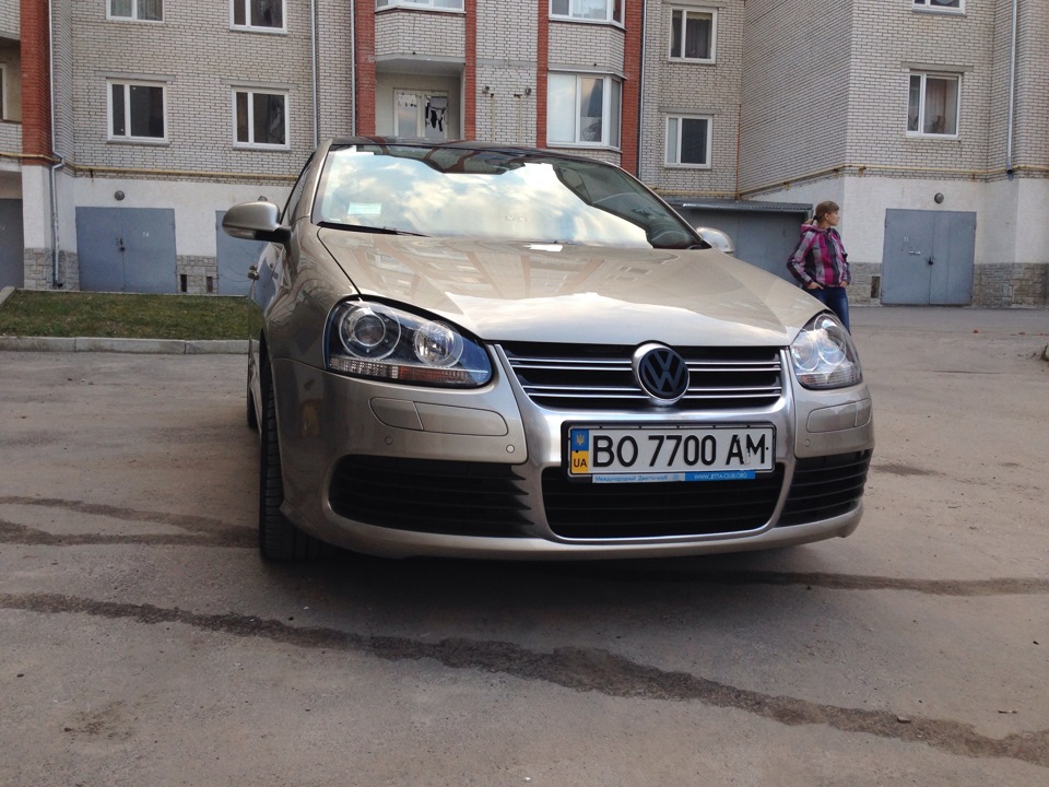 Залишаю собі не продам)) бампер r32 1