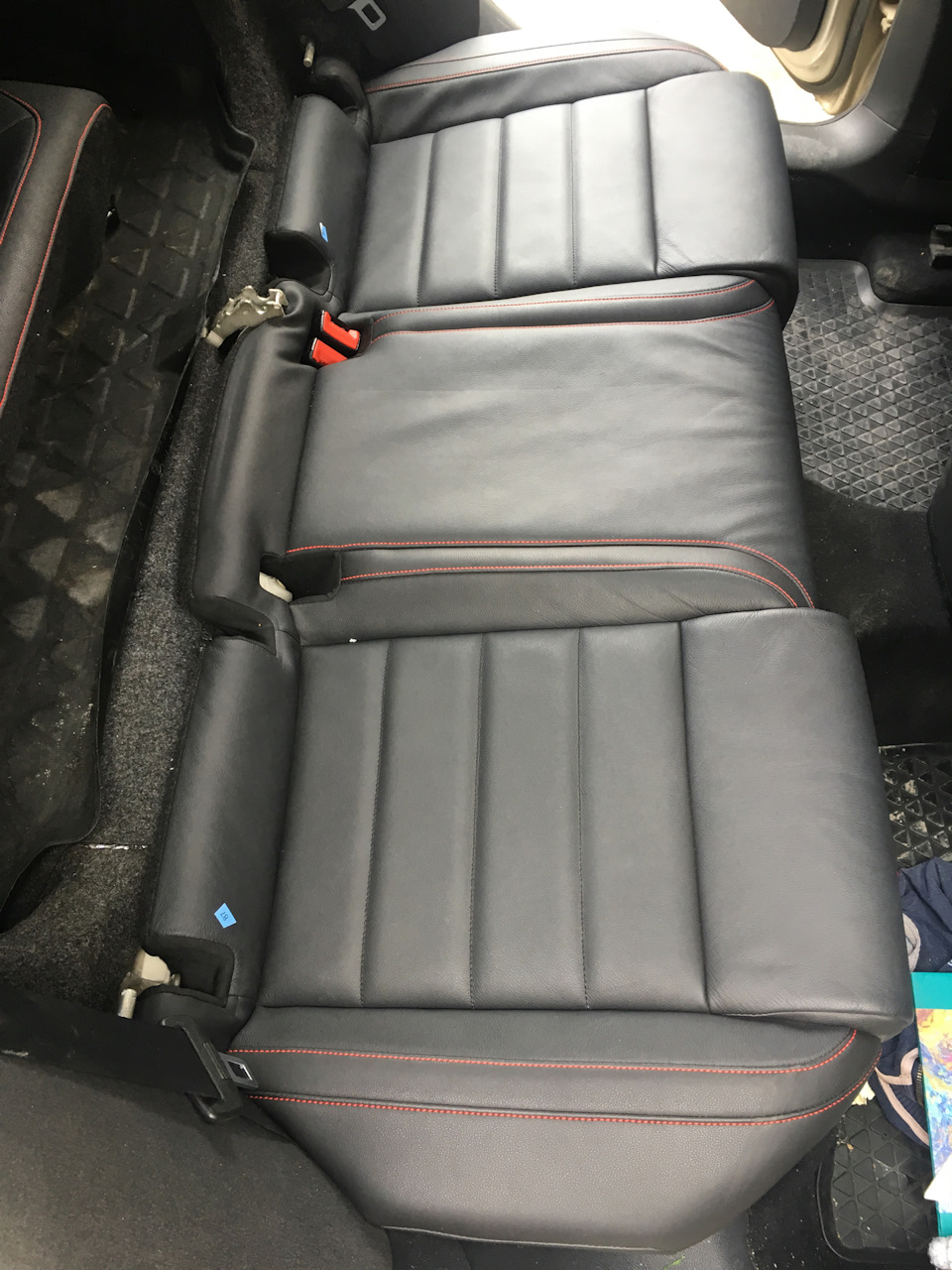 Встановлення сидінь Golf GTI VII в Jetta mk5 - задній диван 2