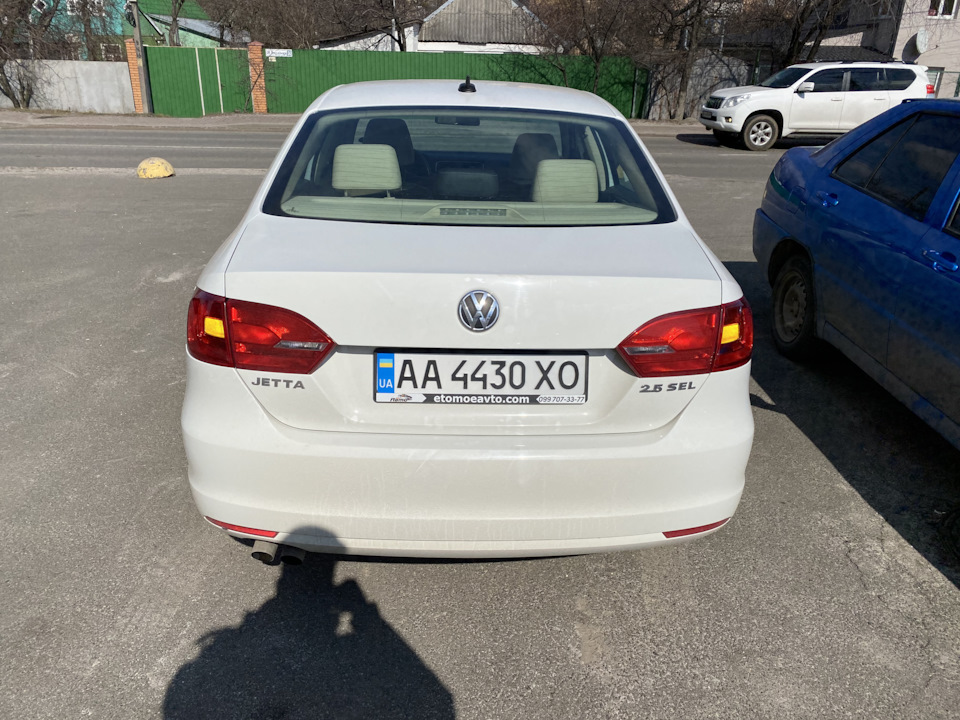 Пластик та жовті поворотники 3