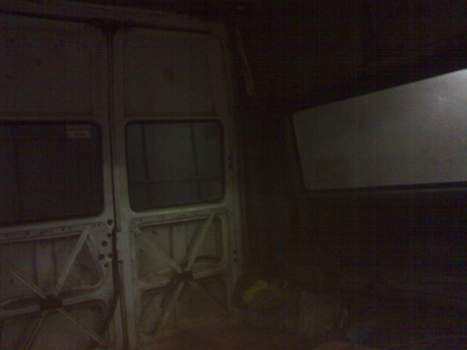 У гаражі 5