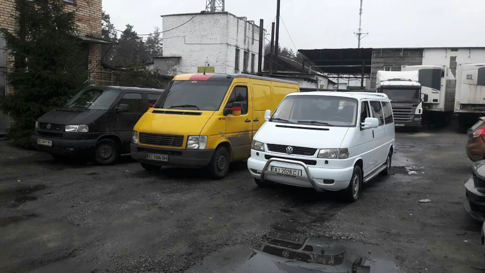 Купив собі 3 брата)))