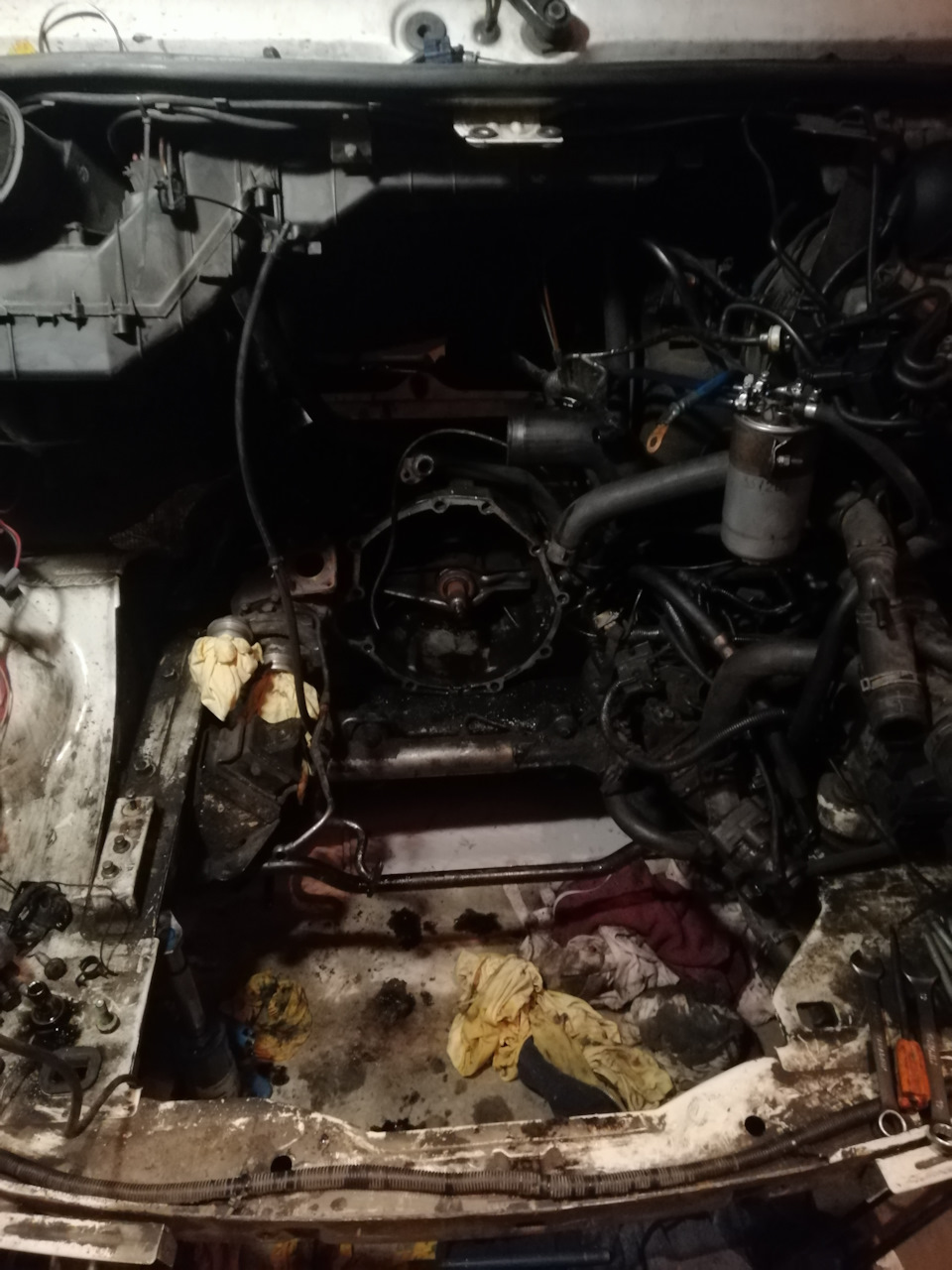 Заміна двигуна AVR на D5252t від Volvo s80 (1gr) 1
