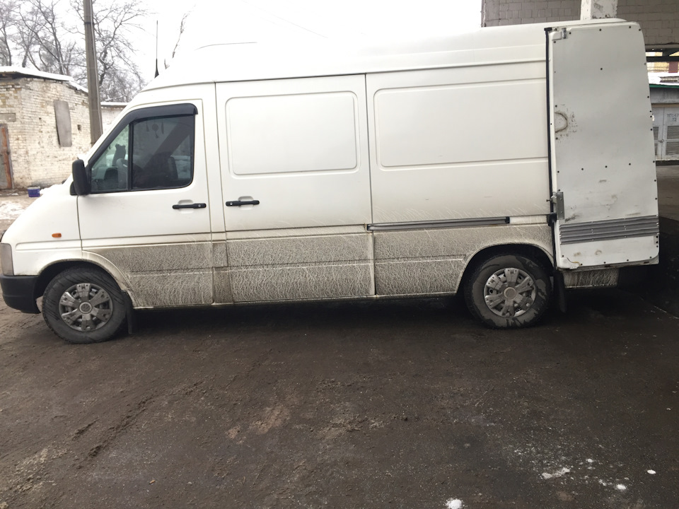 Задні двері тремтіти 1