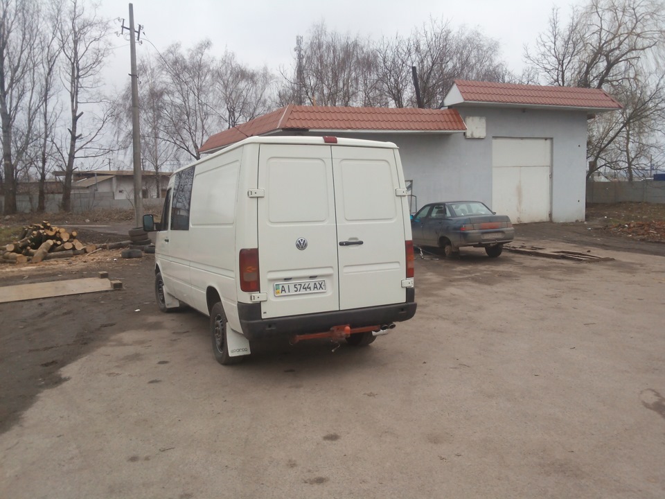Замінив гуму правого переднього колеса 4