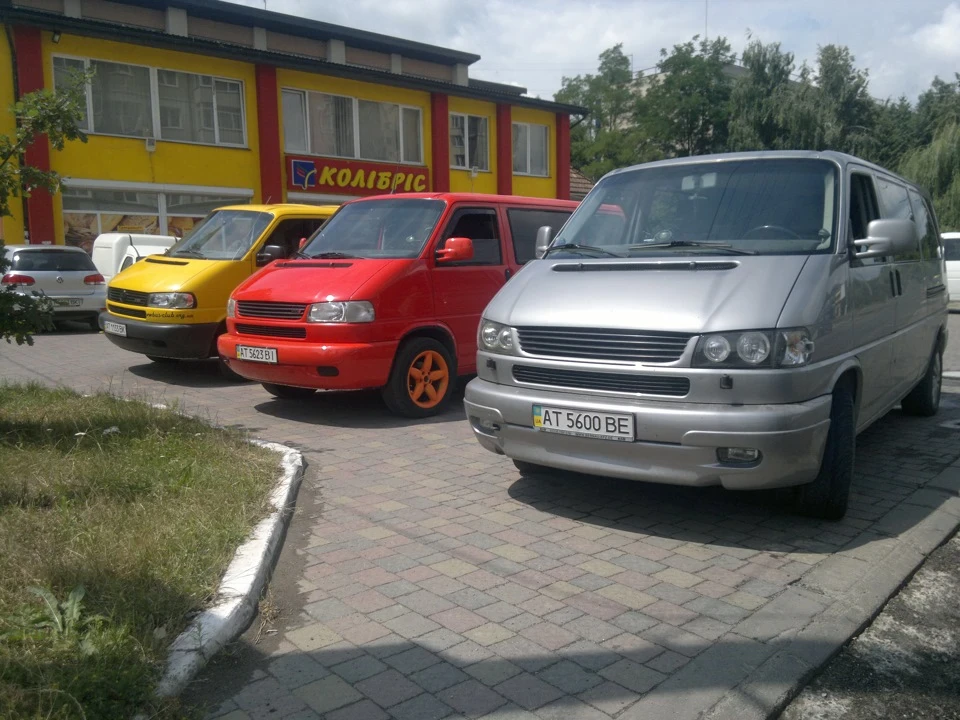 Троє з скриньки…