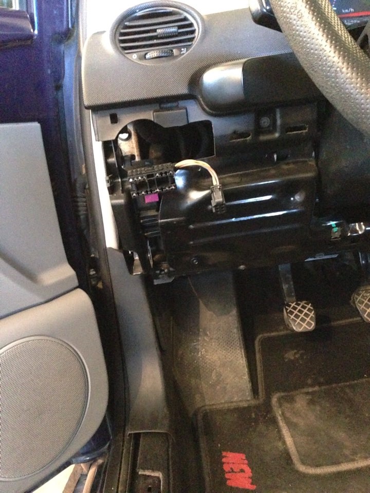 Підсвічування днища VW New Beetle 4