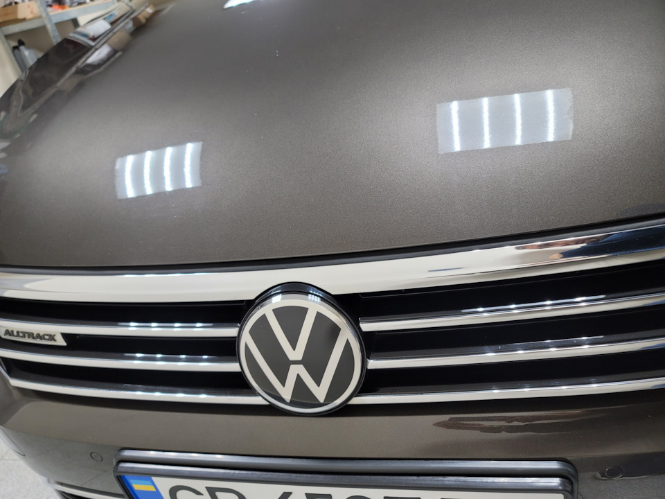 Заміна лого VW в Passat B8 Alltrack 3