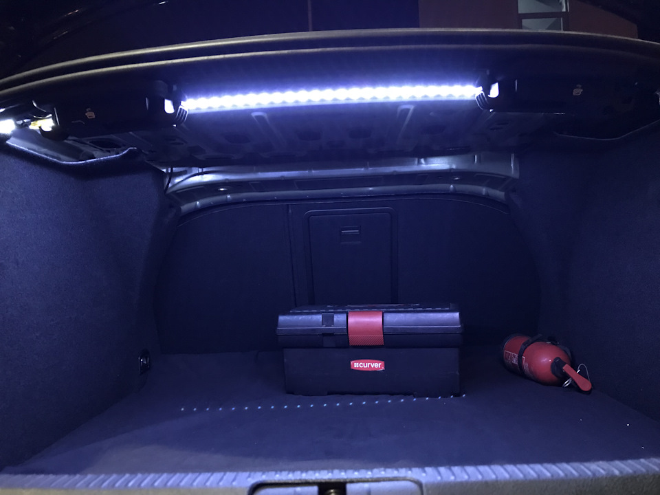 LED підсвічування в багажне відділення з вимикачем + світло в потайному відділенні) 4
