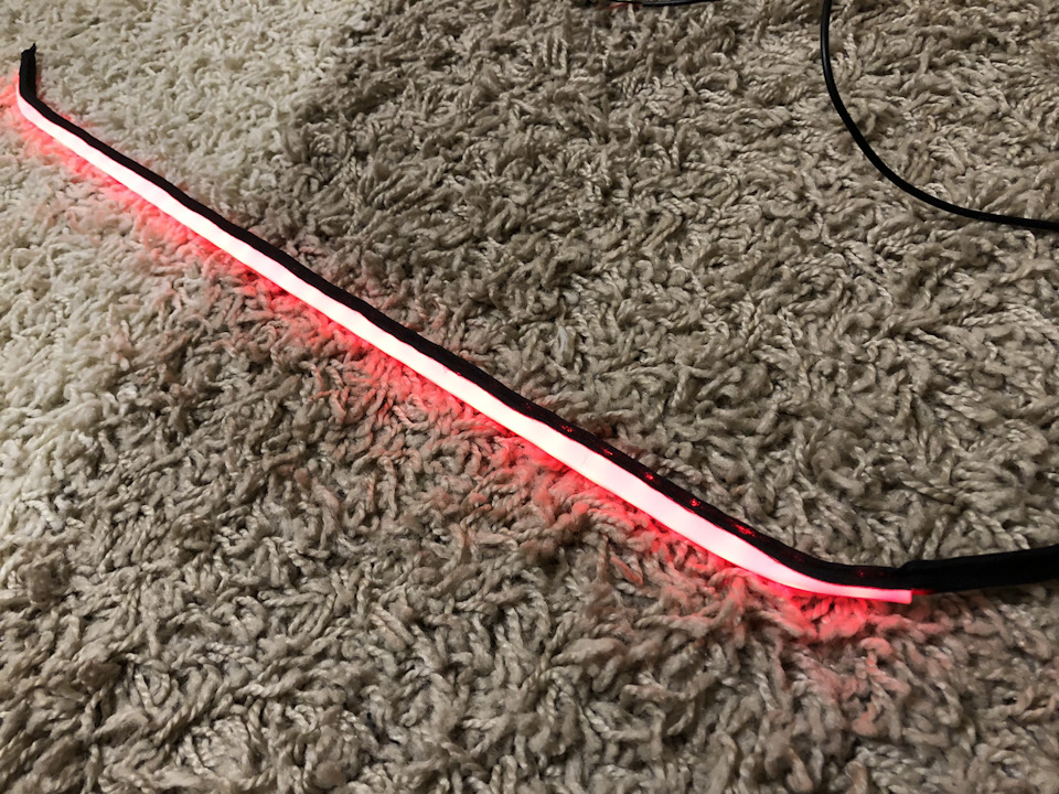 Слідуючи модному в цьому сезоні ambient light 3