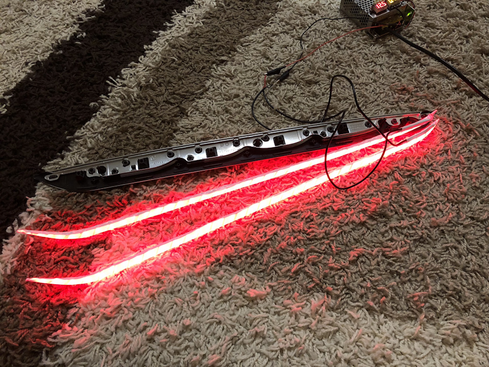 Слідуючи модному в цьому сезоні ambient light 2