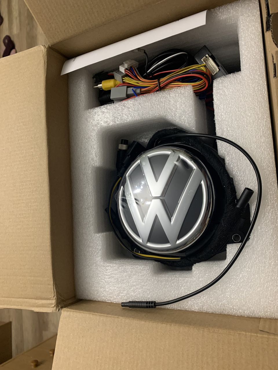 Камера заднього виду на значок VW 🎥 1