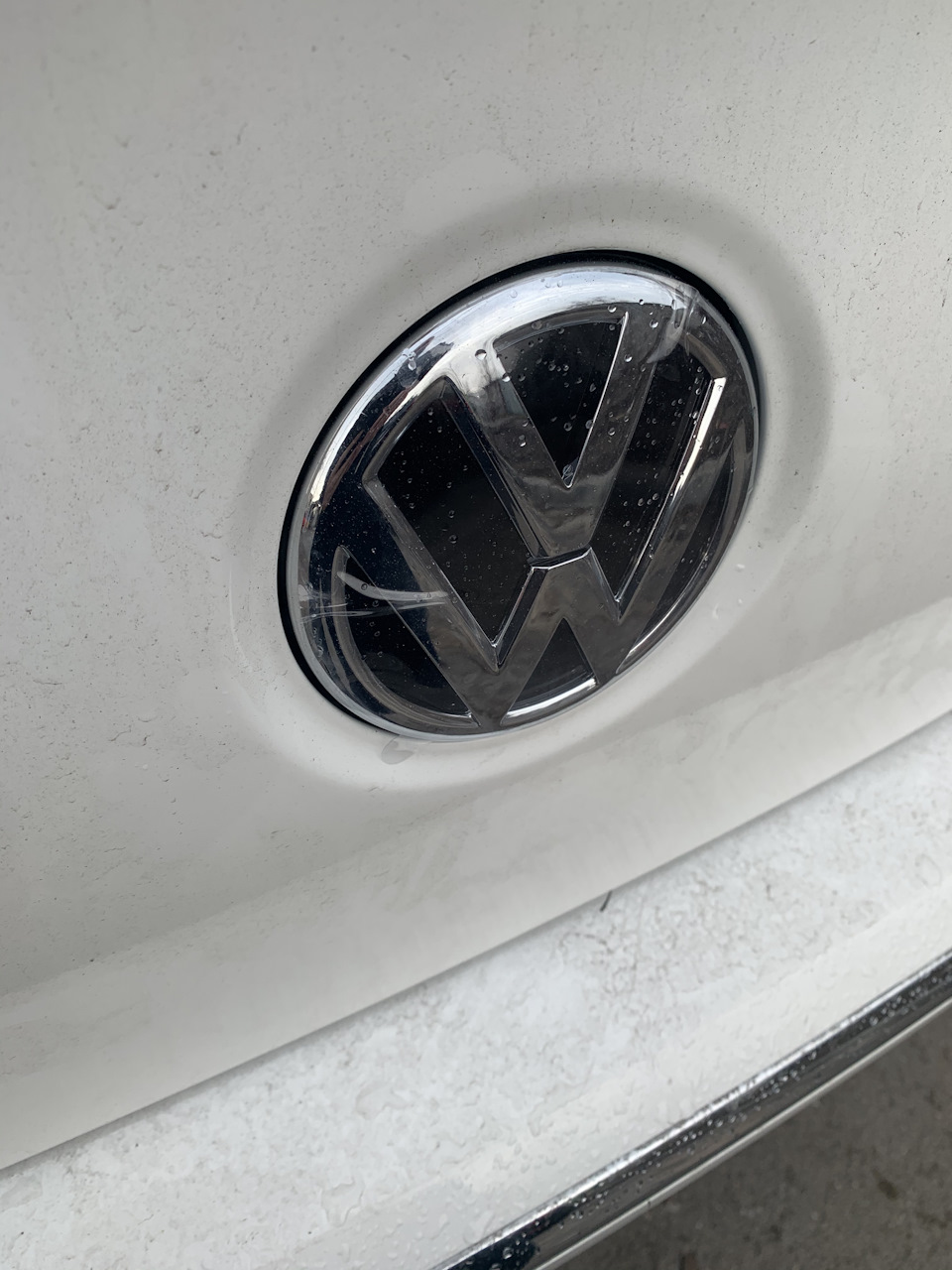 Встановлення камери заднього виду на VW CC на піктограму відкриття багажника 4