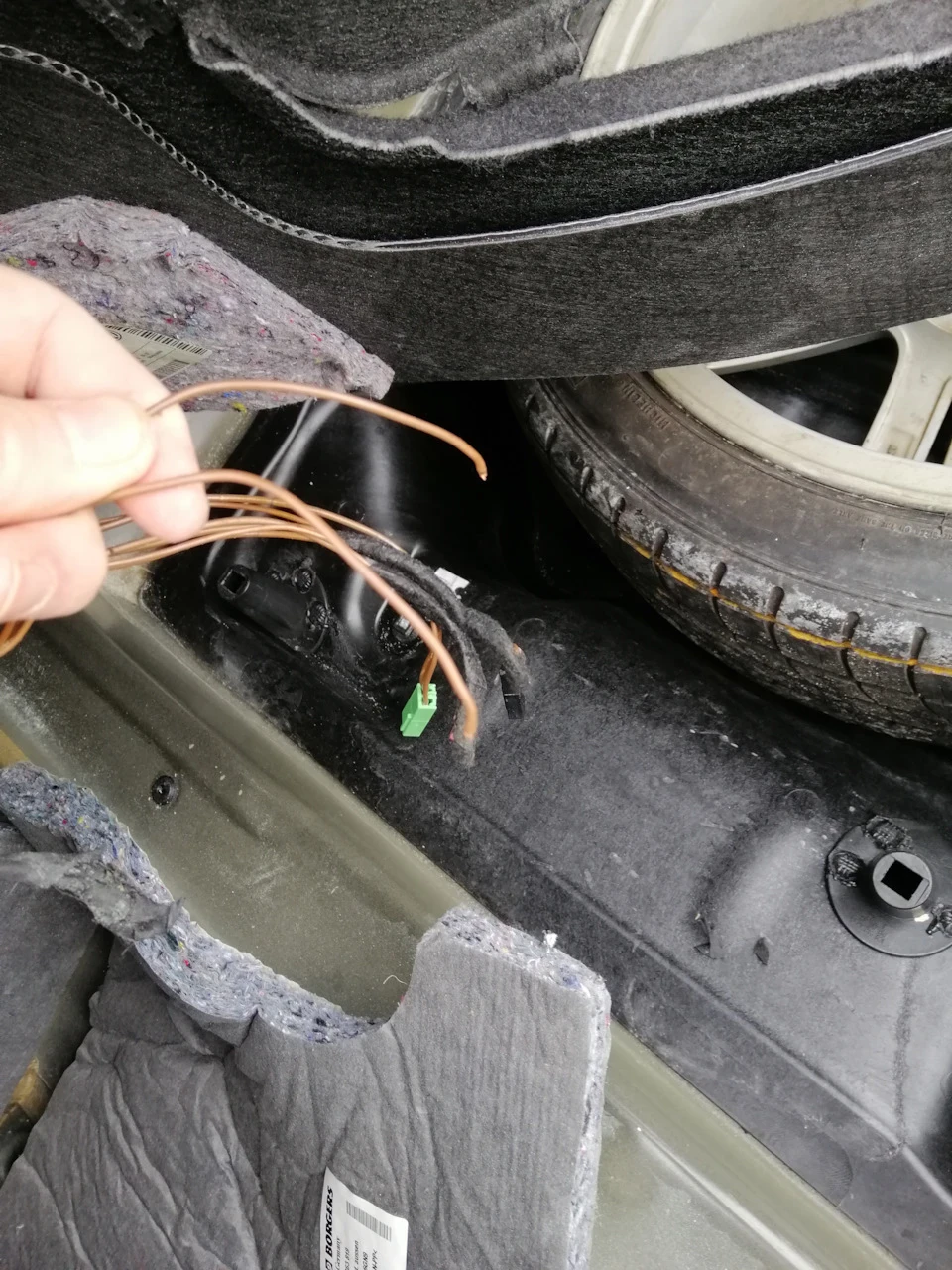 HELP проводка кришки багажника
