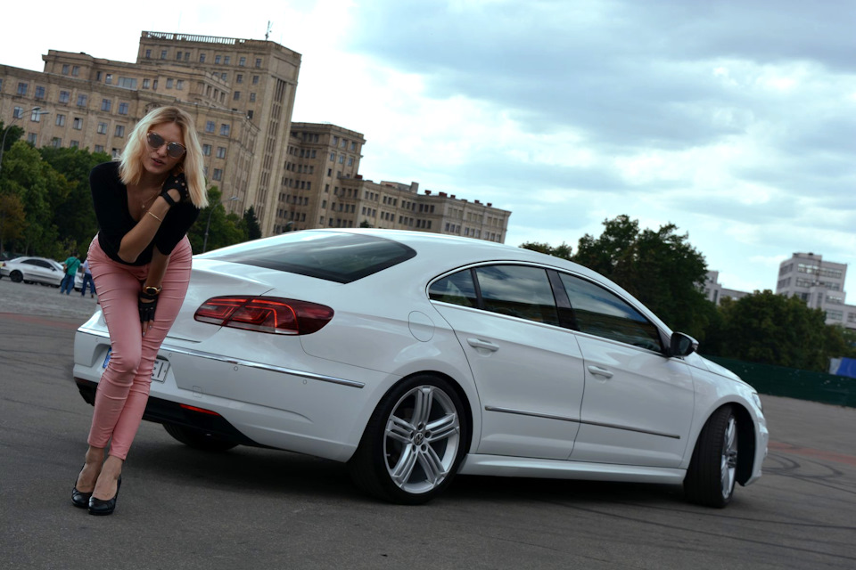 Lovely blondies and the city 3