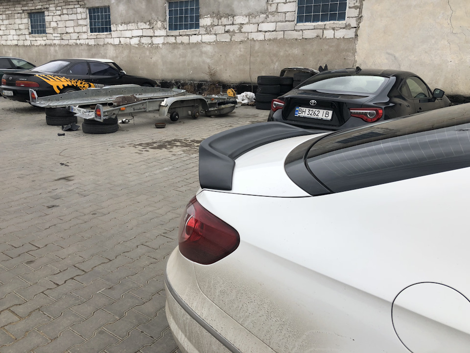 Прикладка спойлера. Віддали на фарбування 3