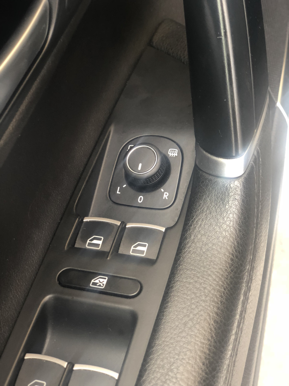 Регулятор дзеркал B8 4