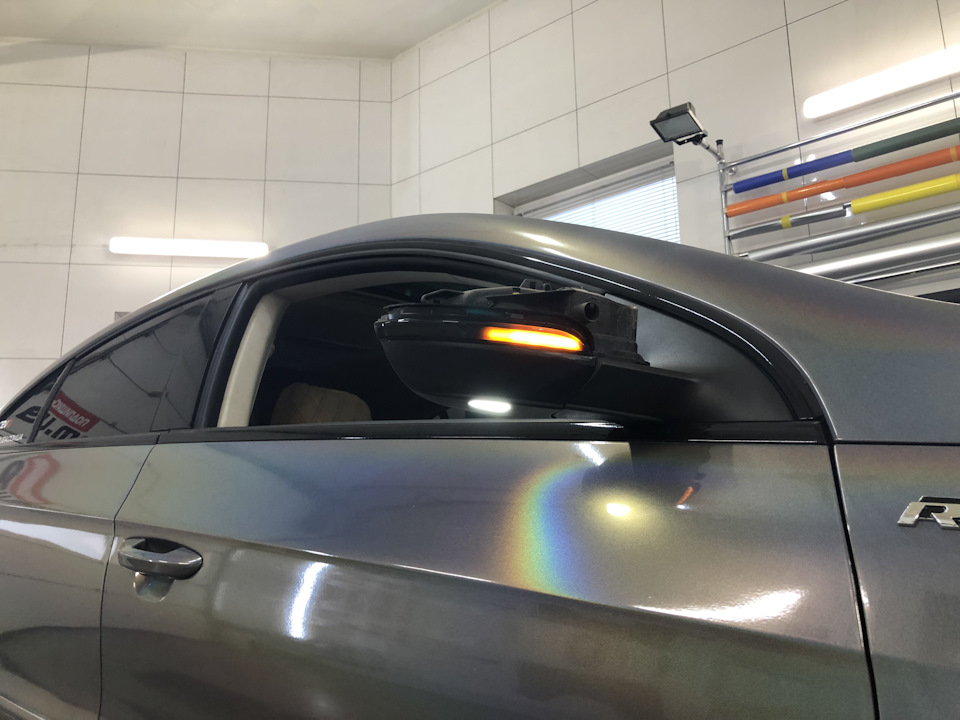 Динамічні повороти в дзеркала для Volkswagen CC 2