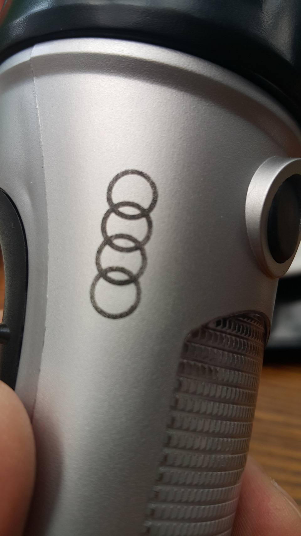 Оригінальний аварійний ліхтар AUDI 1