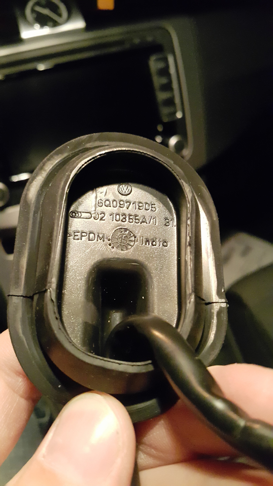 Заглух і більше не завівся, притягнули на буксирі. Заміна блоку керування паливним насосом. 3