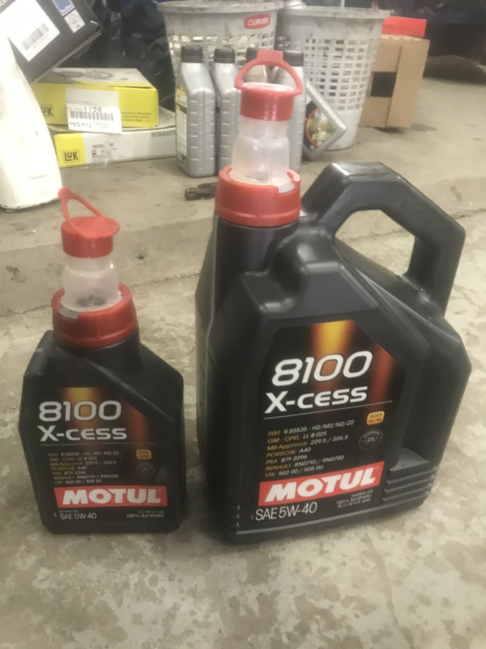 Заміна мастила в двигуні Motul 8100 x-cess 1