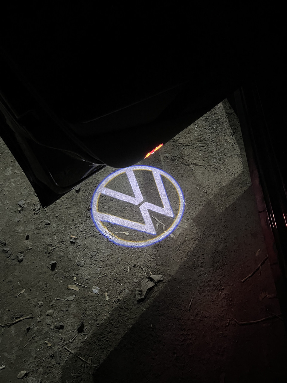 Підсвічування дверей з проекцією VW Passat US 4