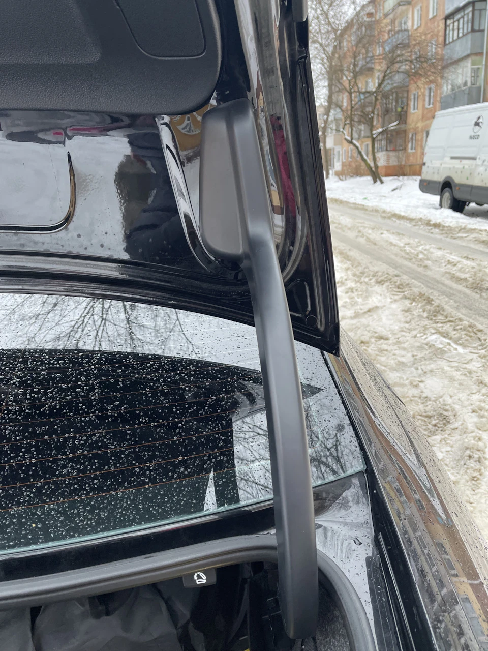 Встановлення накладок петлі багажника Passat US
