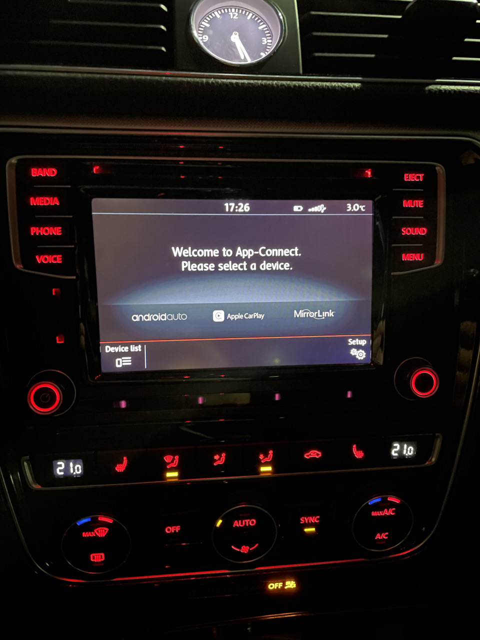 Підкажіть з CarPlay Passat USA 1