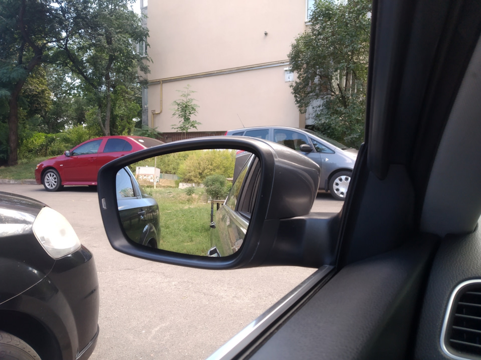 Заміна вкладки дзеркала VW PASSAT 1