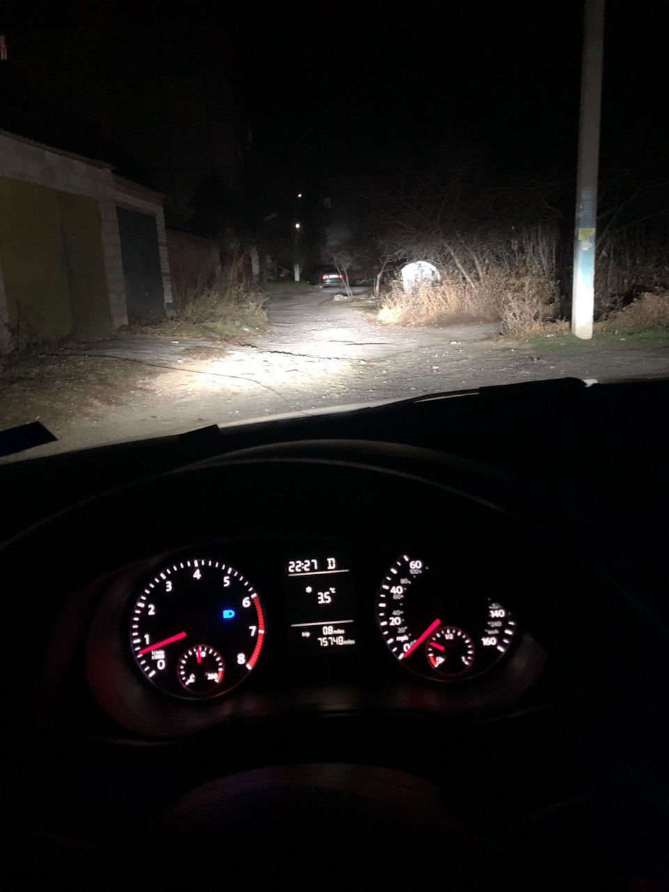Поставивши Лід у далеке світло 1
