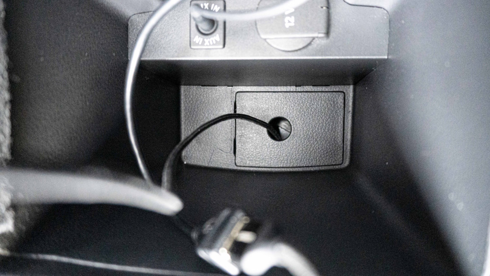 ✍ Зручне виведення кабелю для Android Auto, Apple CarPlay 1