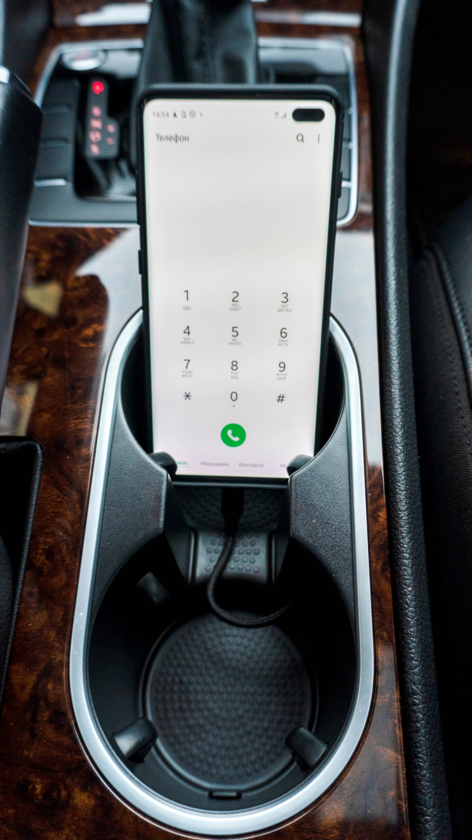 ✍ Зручне виведення кабелю для Android Auto, Apple CarPlay 4