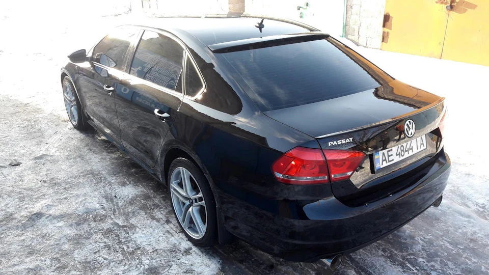 Спойлер на заднє скло для volkswagen passat b7 usa