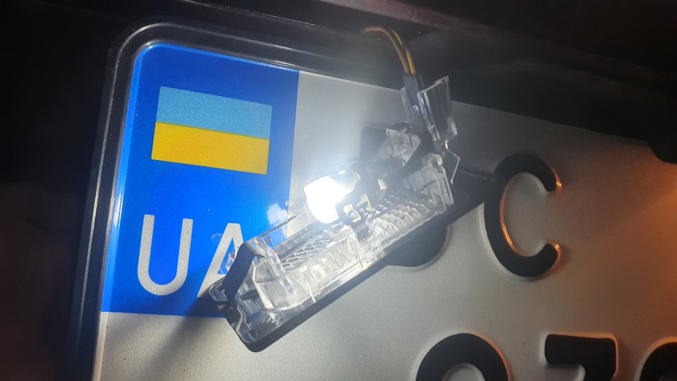 ✔LED лампи в підсвічування номера Philips Vision LED T10 3