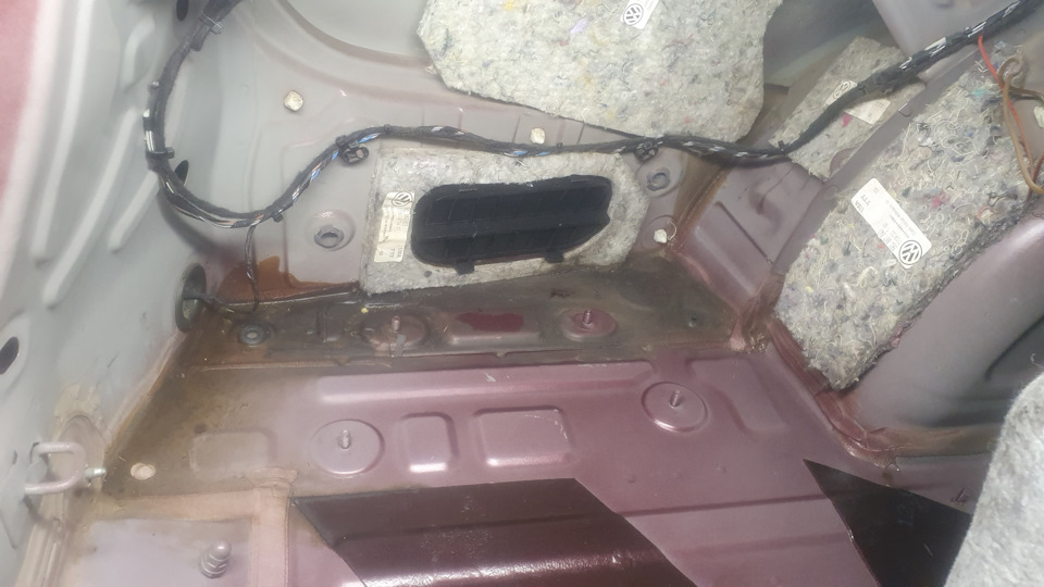 🛠Заміна вентиляційної решітки в багажнику 4