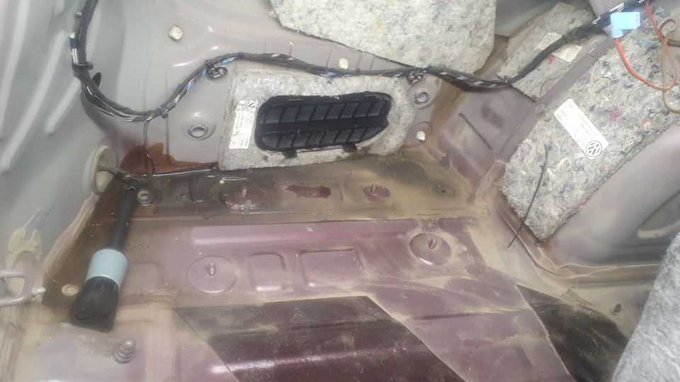 🛠Заміна вентиляційної решітки в багажнику 3
