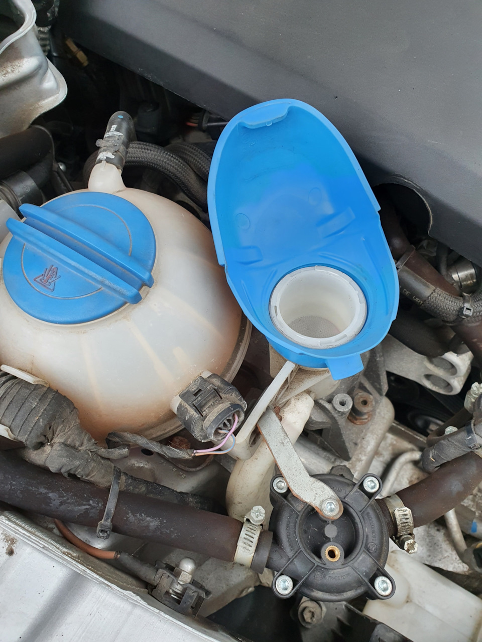 Кришка бачка омивача VAG 6V0955485 2