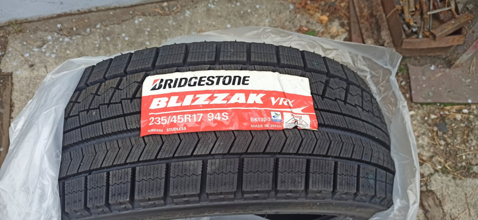 Зимові шини Bridgestone Blizzak VRX 1