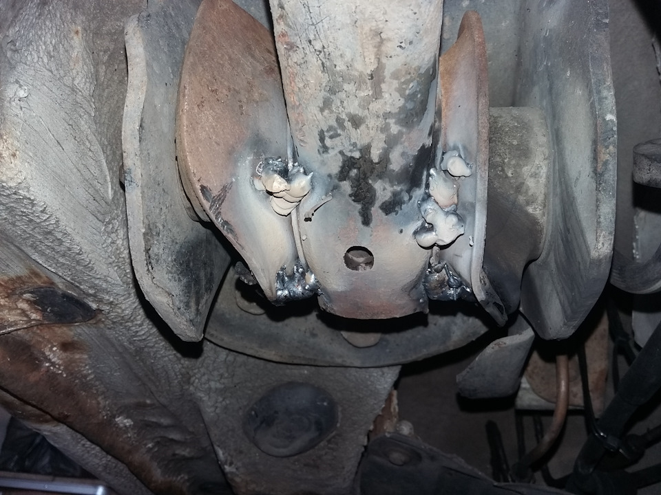 Сайлентблок задньої балки від Audi A4 (8D0 501 541 D) 1