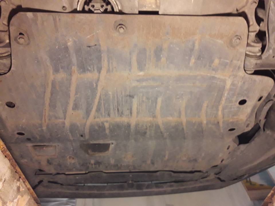 Volkswagen Passat 2.0 TDI заміна мастила в двигуні з допуском VW 50400/50700. заміна масляного фільтра двигуна 2