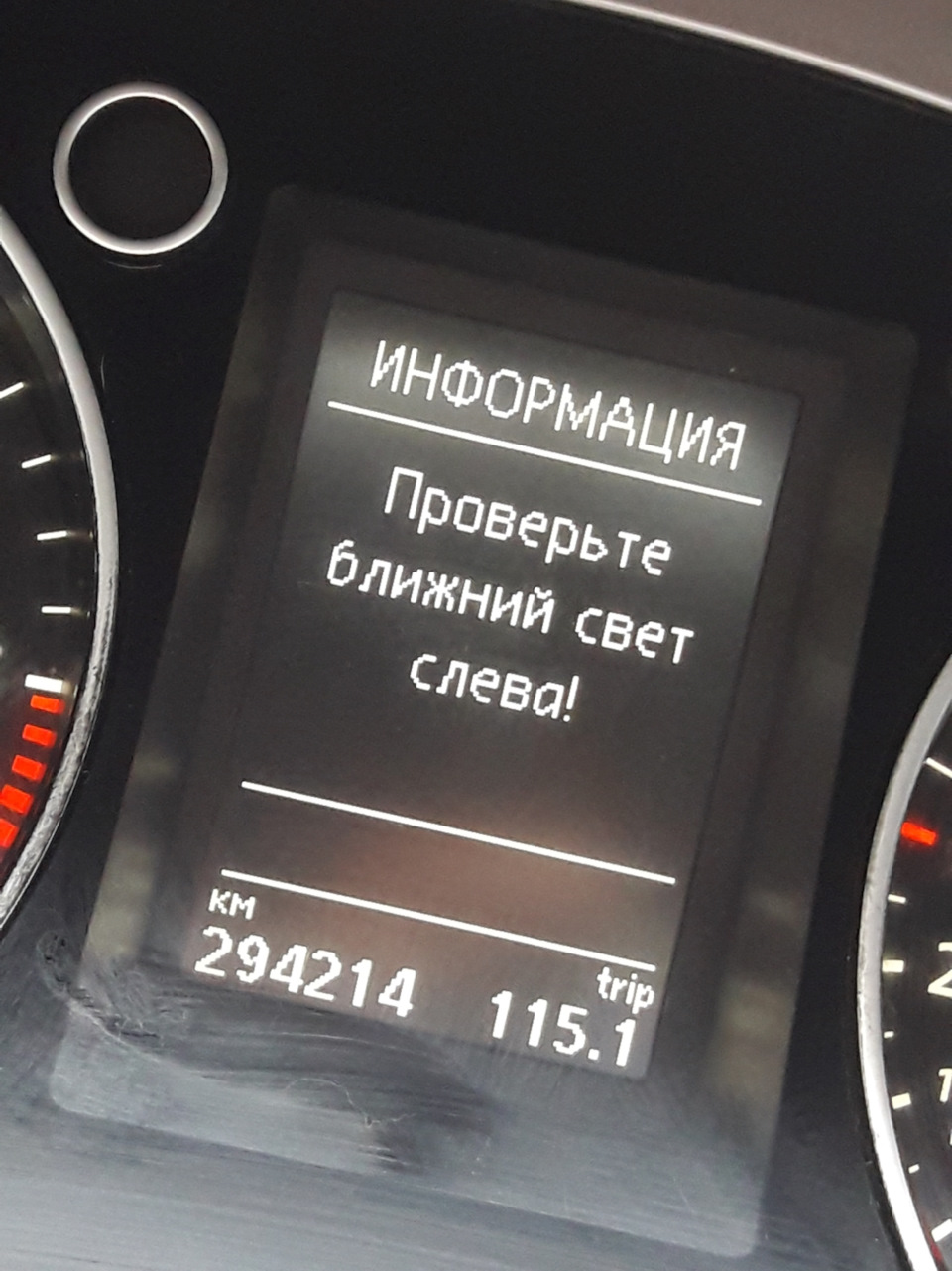 заміна лампочок далекого світла / поворотів Volkswagen Passat 2