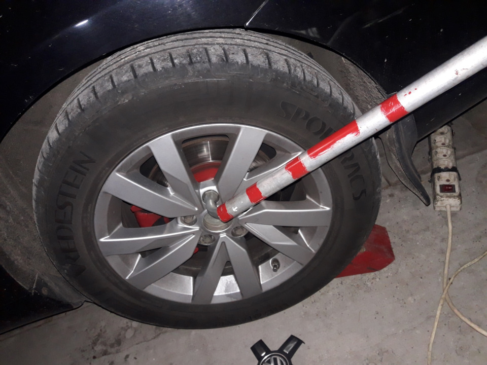 Заміна задніх колодок на: Volkswagen Passat 3